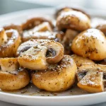 Deliciosos champiñones cocinados en freidora de aire.