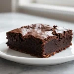 Delicioso brownie en freidora de aire, suave por dentro y crujiente por fuera.