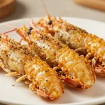 Deliciosos langostinos cocinados en freidora de aire, jugosos y crujientes.
